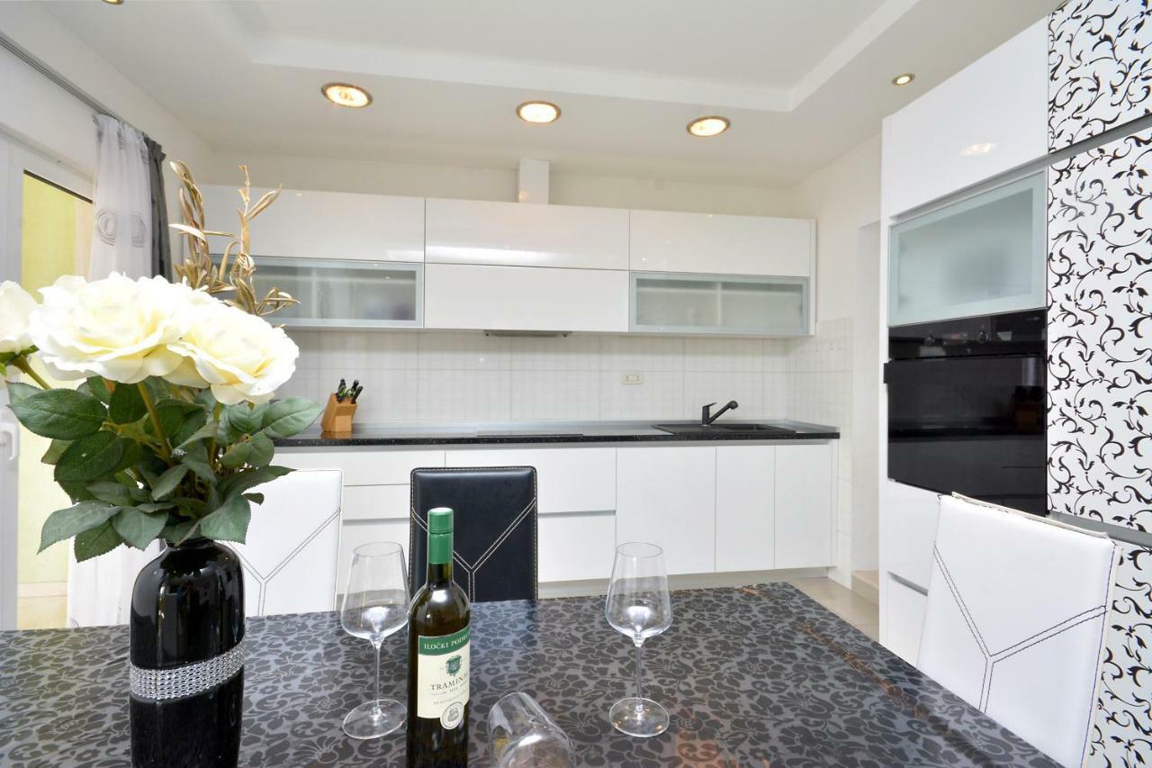 Beach Apartman Petra Подстрана Екстериор снимка