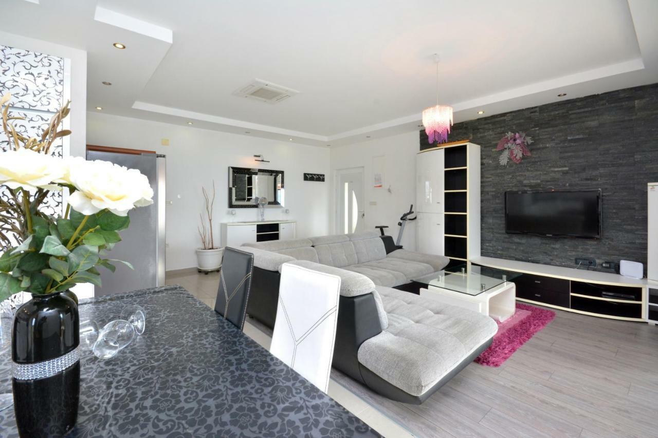 Beach Apartman Petra Подстрана Екстериор снимка